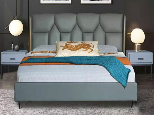 Milyen óvintézkedéseket kell tenni a bőr kárpitozott ágy karbantartása során?